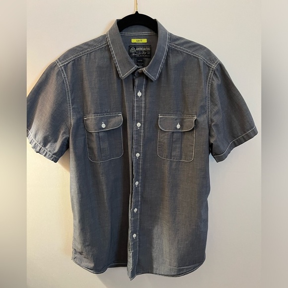 AMERICAN RAG. MEDIUM BLUE DENIM  SHORT SLEEVE SHIRT - Picture 4 of 4